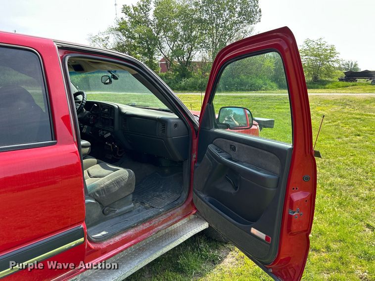 image for item DR4625 2003 Chevrolet Silverado 2500HD  Crew Cab utility bed pickup truck