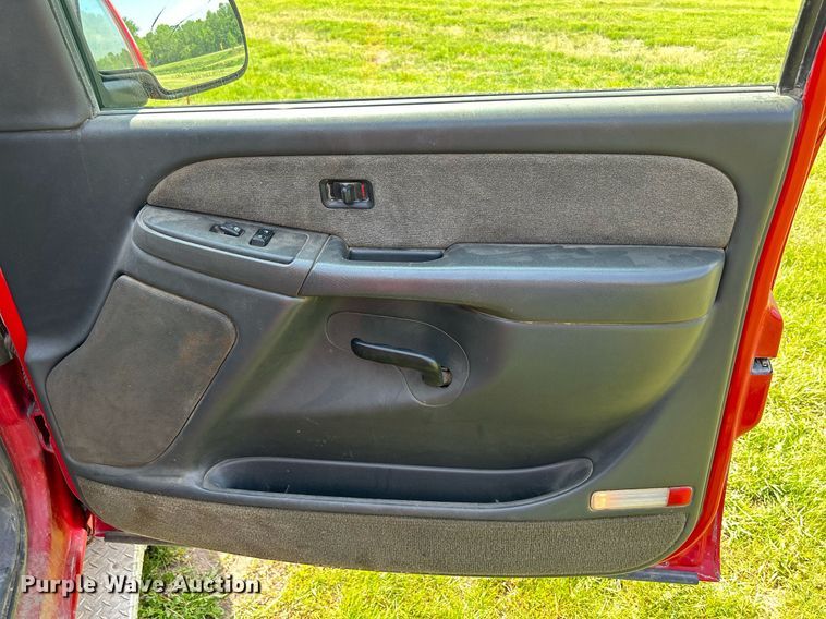 image for item DR4625 2003 Chevrolet Silverado 2500HD  Crew Cab utility bed pickup truck