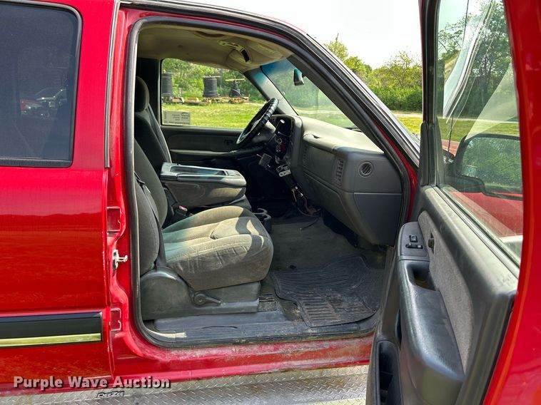 image for item DR4625 2003 Chevrolet Silverado 2500HD  Crew Cab utility bed pickup truck