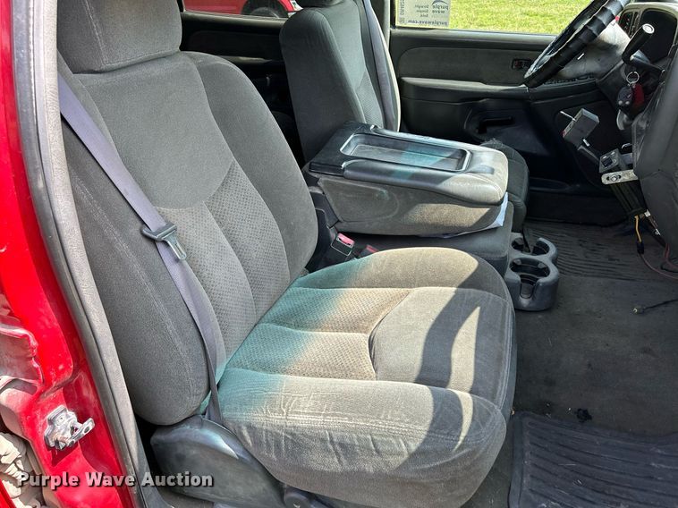 image for item DR4625 2003 Chevrolet Silverado 2500HD  Crew Cab utility bed pickup truck