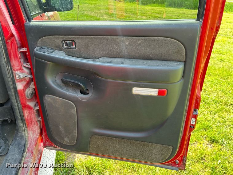 image for item DR4625 2003 Chevrolet Silverado 2500HD  Crew Cab utility bed pickup truck