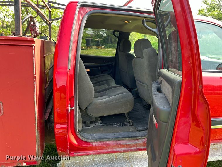 image for item DR4625 2003 Chevrolet Silverado 2500HD  Crew Cab utility bed pickup truck