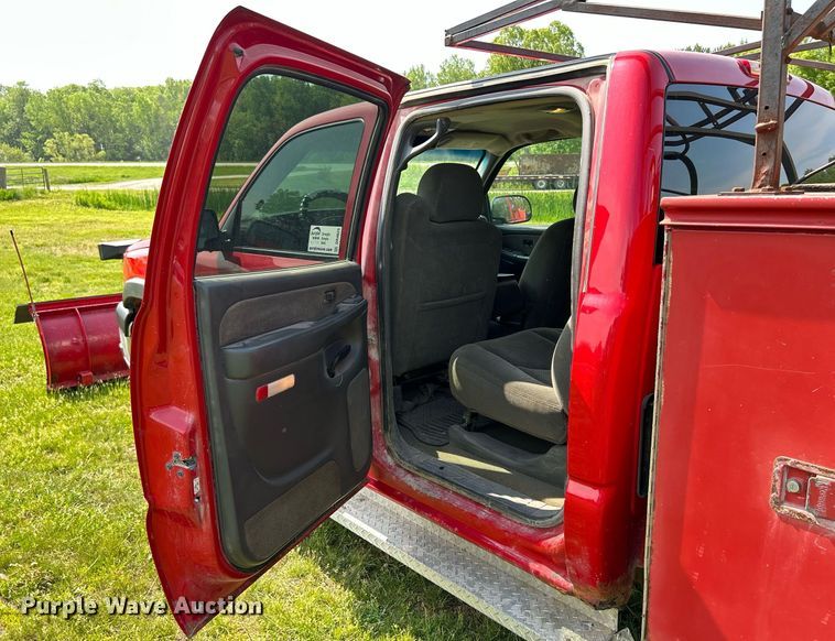 image for item DR4625 2003 Chevrolet Silverado 2500HD  Crew Cab utility bed pickup truck