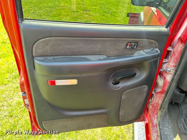 image for item DR4625 2003 Chevrolet Silverado 2500HD  Crew Cab utility bed pickup truck