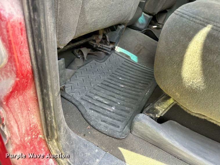 image for item DR4625 2003 Chevrolet Silverado 2500HD  Crew Cab utility bed pickup truck