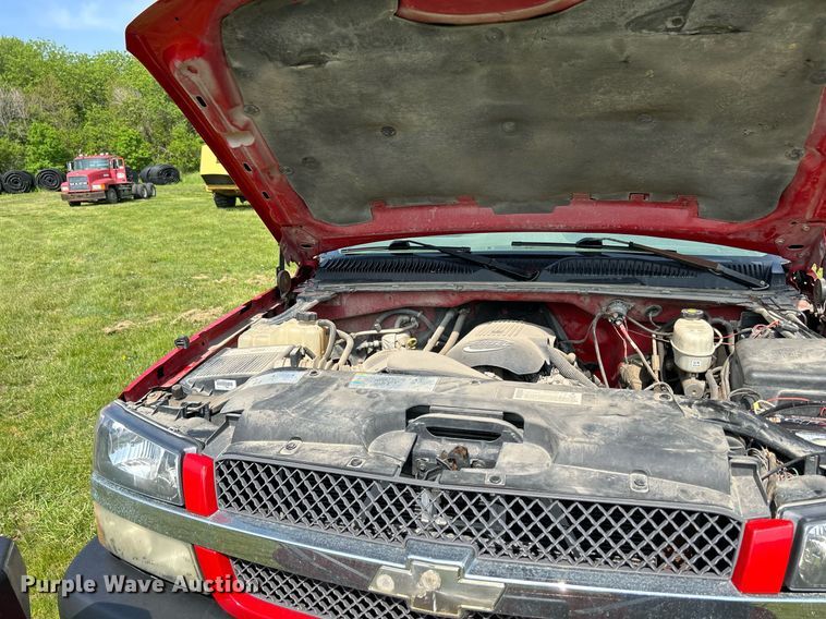 image for item DR4625 2003 Chevrolet Silverado 2500HD  Crew Cab utility bed pickup truck