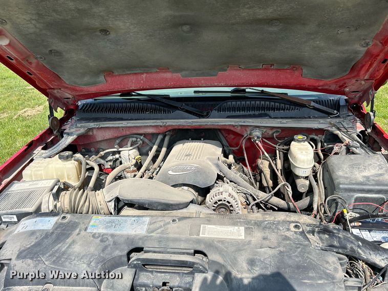 image for item DR4625 2003 Chevrolet Silverado 2500HD  Crew Cab utility bed pickup truck