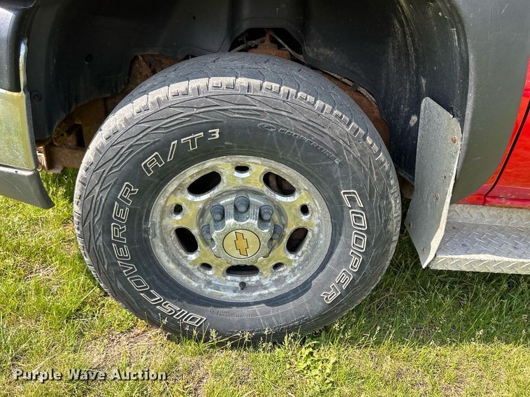 image for item DR4625 2003 Chevrolet Silverado 2500HD  Crew Cab utility bed pickup truck