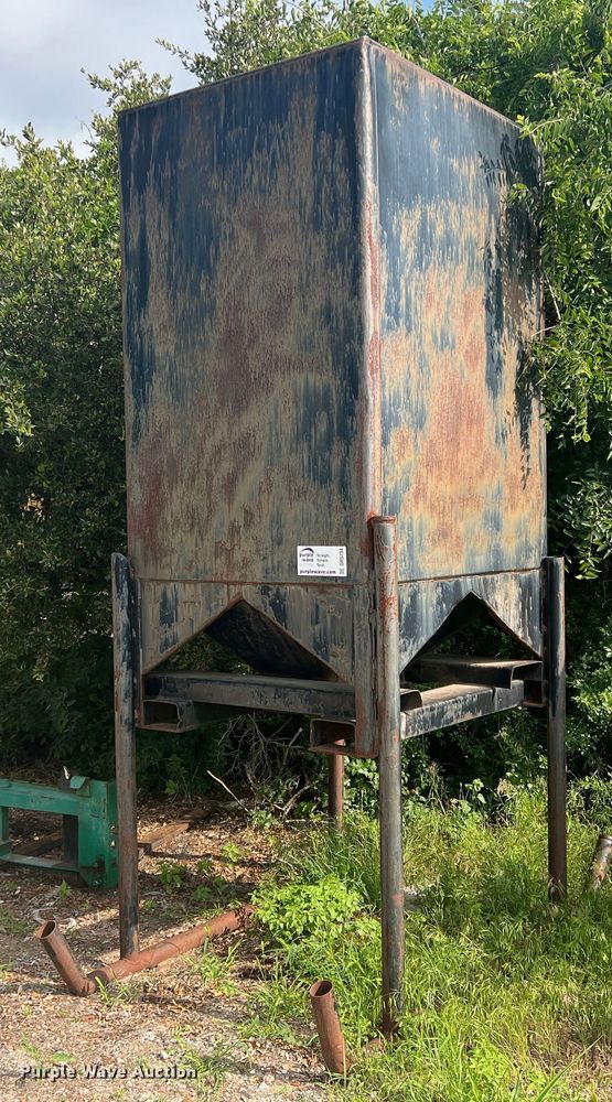 image for item DR5734 Feed bin