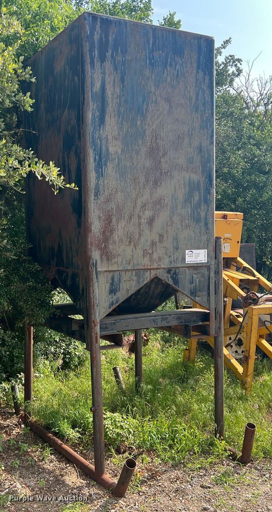 image for item DR5734 Feed bin