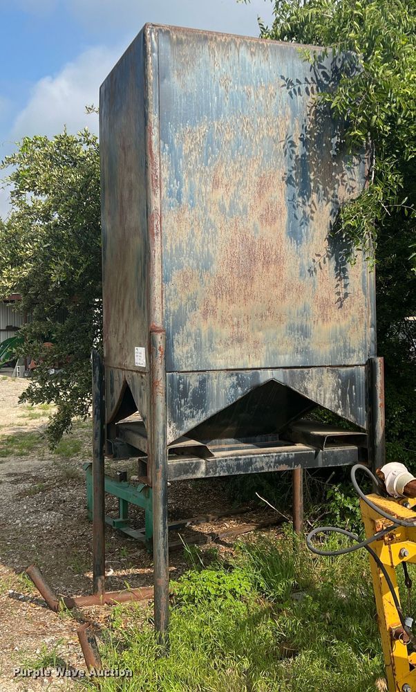 image for item DR5734 Feed bin