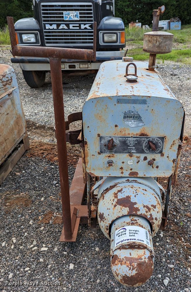 image for item DR6964 Lincoln SA-200  welder/generator