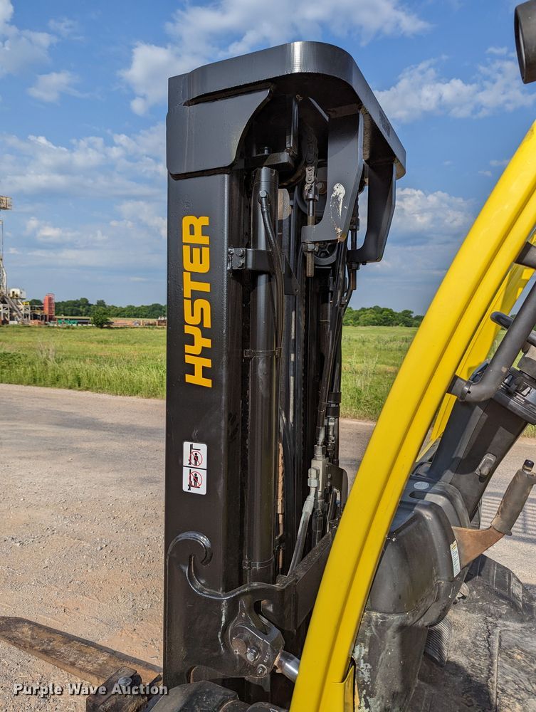 image for item DR6972 2013 Hyster H80FT  forklift