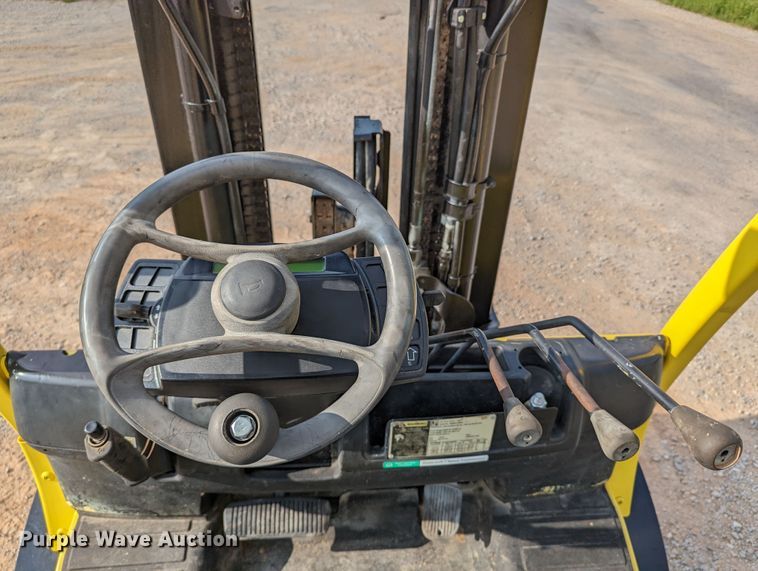 image for item DR6972 2013 Hyster H80FT  forklift