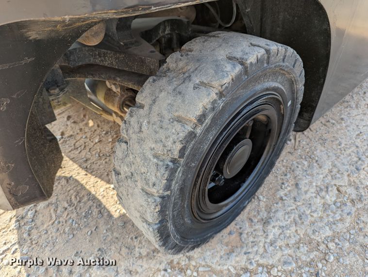 image for item DR6972 2013 Hyster H80FT  forklift