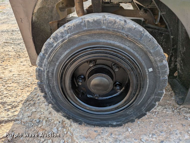 image for item DR6972 2013 Hyster H80FT  forklift