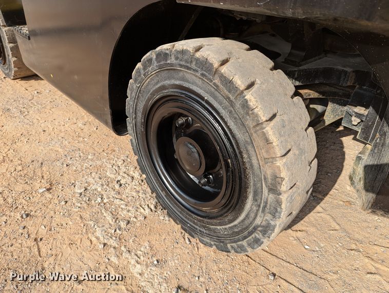 image for item DR6972 2013 Hyster H80FT  forklift