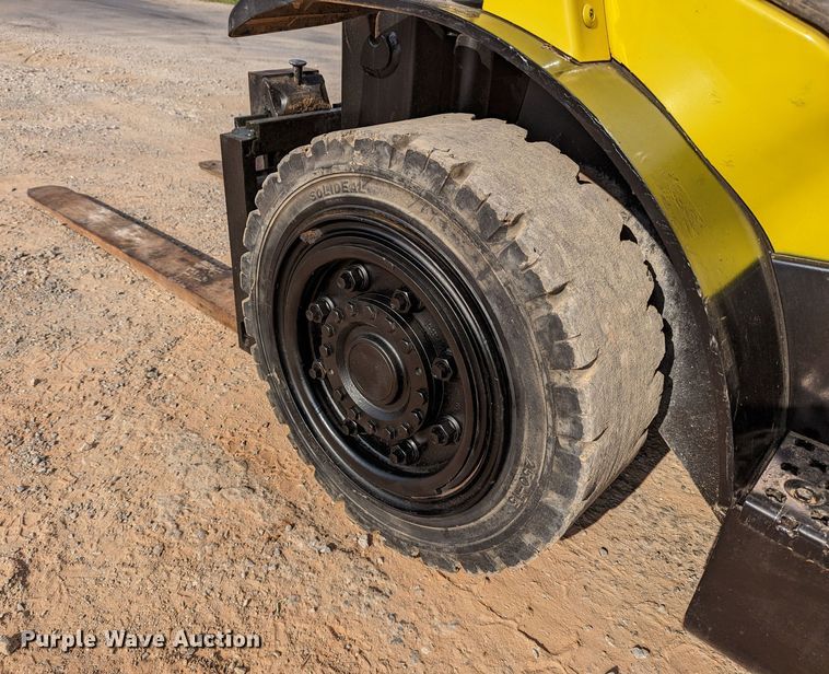 image for item DR6972 2013 Hyster H80FT  forklift