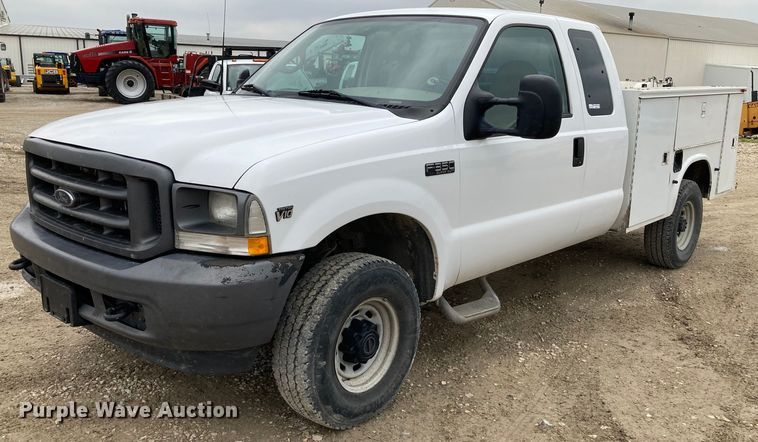 image for item HN9873 2002 Ford F350 Super Duty  SuperCab utility bed pickup truck