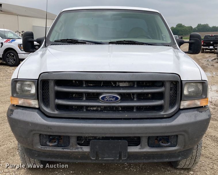 image for item HN9873 2002 Ford F350 Super Duty  SuperCab utility bed pickup truck