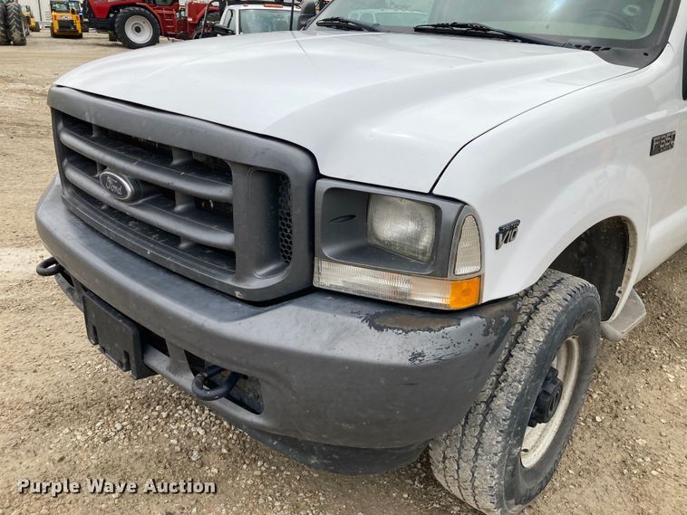 image for item HN9873 2002 Ford F350 Super Duty  SuperCab utility bed pickup truck