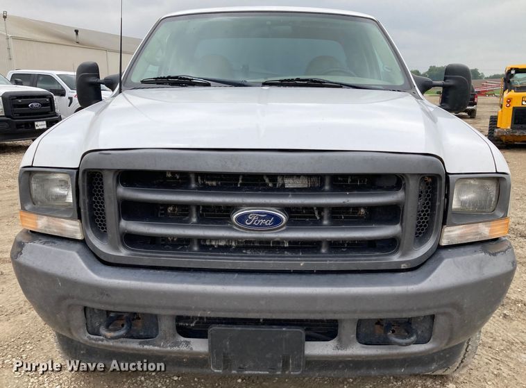 image for item HN9873 2002 Ford F350 Super Duty  SuperCab utility bed pickup truck