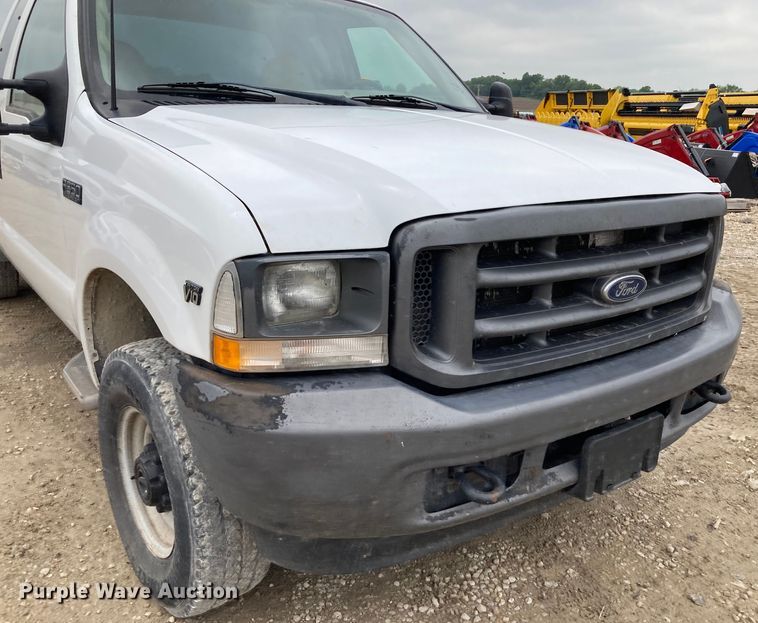 image for item HN9873 2002 Ford F350 Super Duty  SuperCab utility bed pickup truck