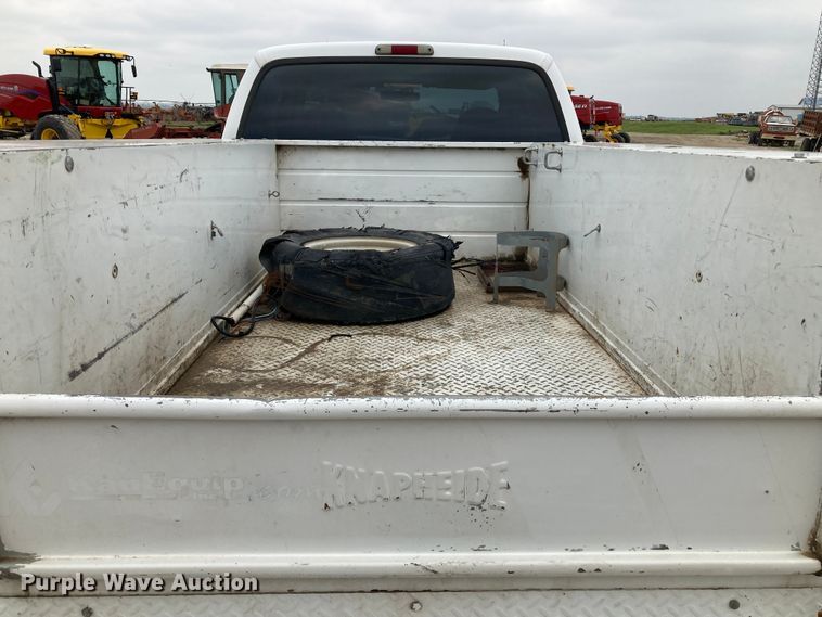 image for item HN9873 2002 Ford F350 Super Duty  SuperCab utility bed pickup truck