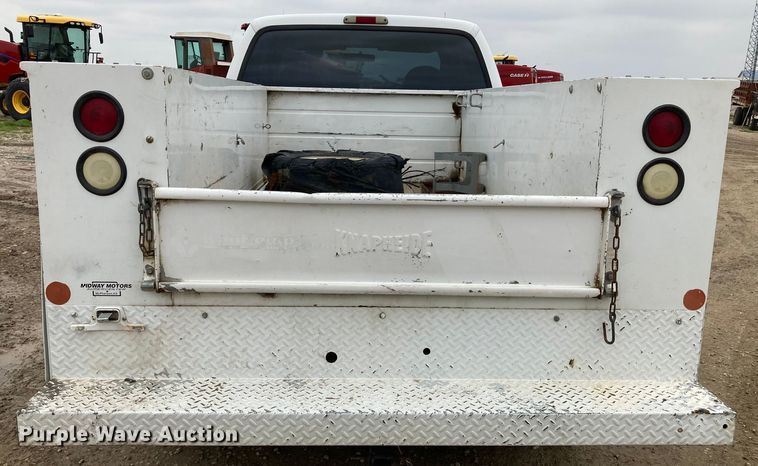 image for item HN9873 2002 Ford F350 Super Duty  SuperCab utility bed pickup truck