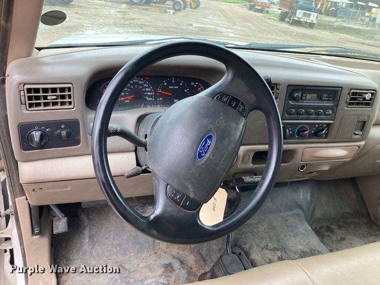 image for item HN9873 2002 Ford F350 Super Duty  SuperCab utility bed pickup truck