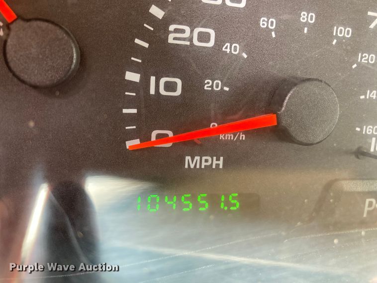 image for item HN9873 2002 Ford F350 Super Duty  SuperCab utility bed pickup truck