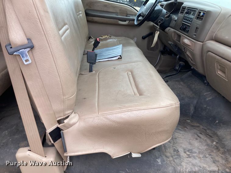 image for item HN9873 2002 Ford F350 Super Duty  SuperCab utility bed pickup truck