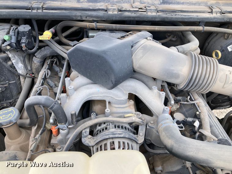 image for item HN9873 2002 Ford F350 Super Duty  SuperCab utility bed pickup truck