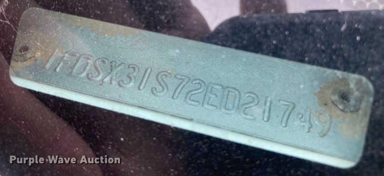 image for item HN9873 2002 Ford F350 Super Duty  SuperCab utility bed pickup truck