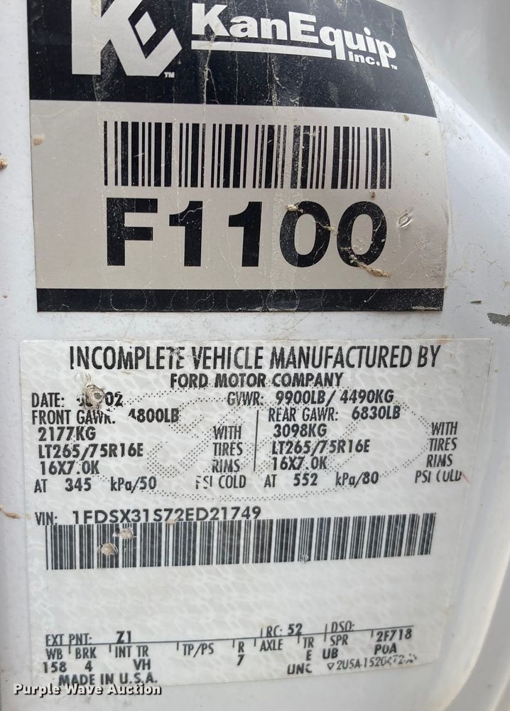 image for item HN9873 2002 Ford F350 Super Duty  SuperCab utility bed pickup truck