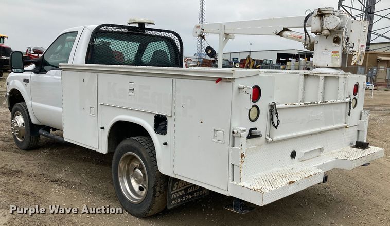 image for item HN9874 2004 Ford F450 Super Duty  utility / service truck
