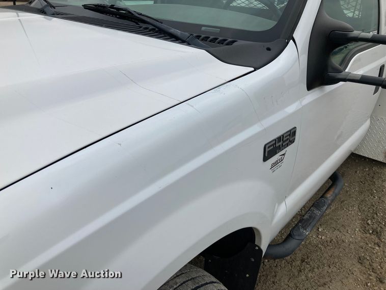 image for item HN9874 2004 Ford F450 Super Duty  utility / service truck