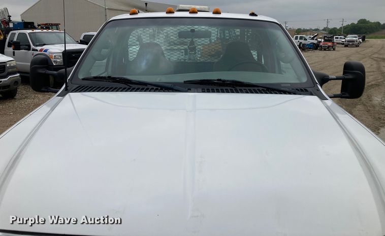 image for item HN9874 2004 Ford F450 Super Duty  utility / service truck