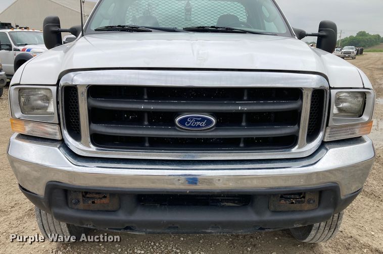 image for item HN9874 2004 Ford F450 Super Duty  utility / service truck