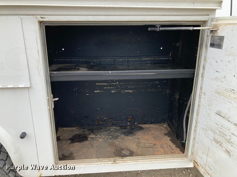 image for item HN9874 2004 Ford F450 Super Duty  utility / service truck