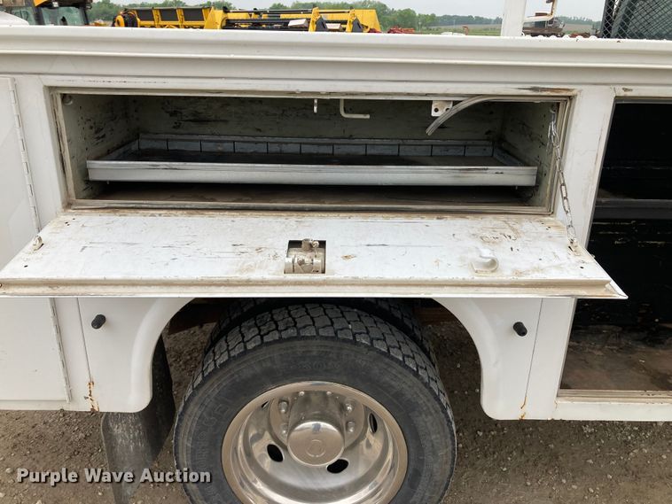 image for item HN9874 2004 Ford F450 Super Duty  utility / service truck