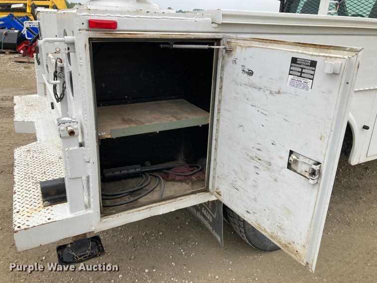 image for item HN9874 2004 Ford F450 Super Duty  utility / service truck