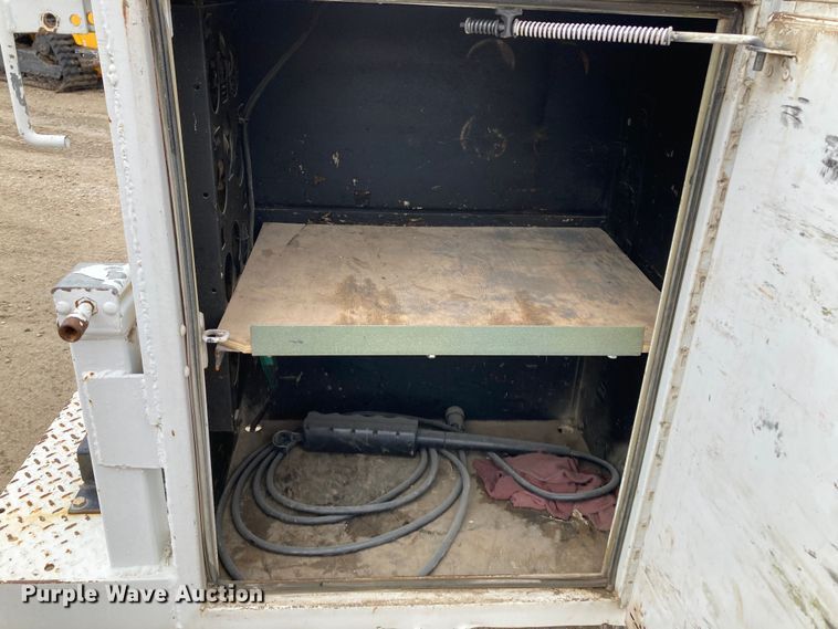 image for item HN9874 2004 Ford F450 Super Duty  utility / service truck