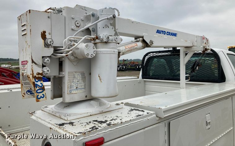 image for item HN9874 2004 Ford F450 Super Duty  utility / service truck