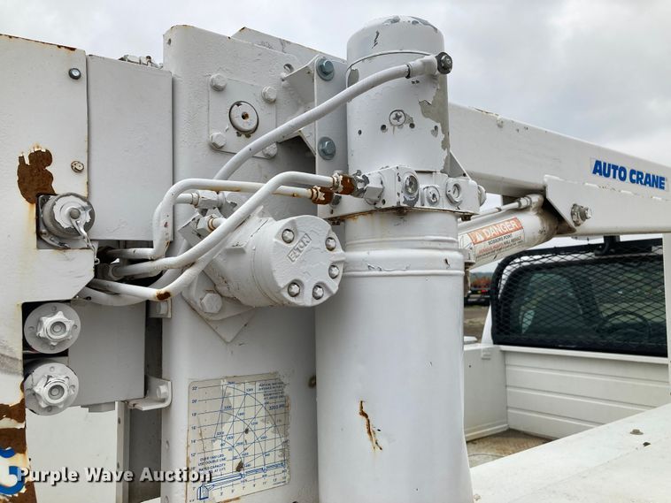 image for item HN9874 2004 Ford F450 Super Duty  utility / service truck