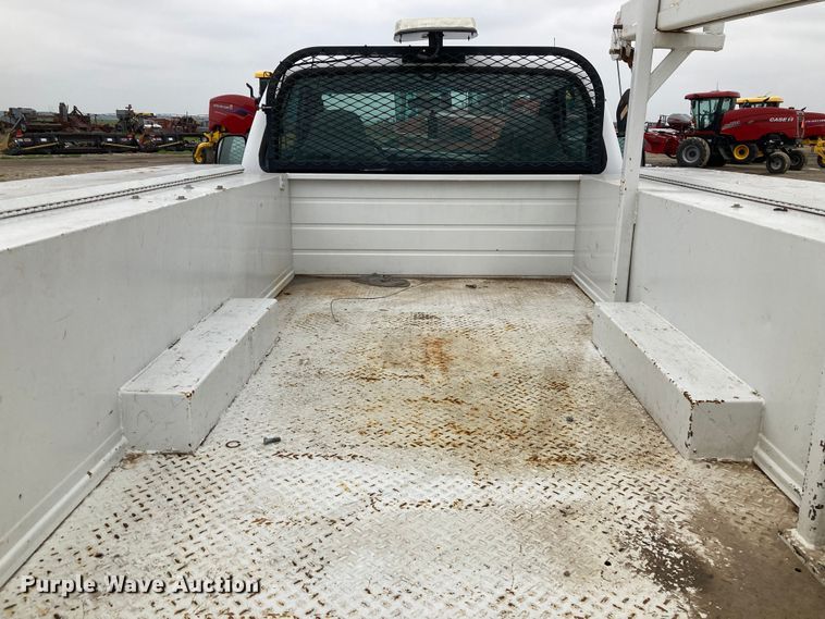 image for item HN9874 2004 Ford F450 Super Duty  utility / service truck