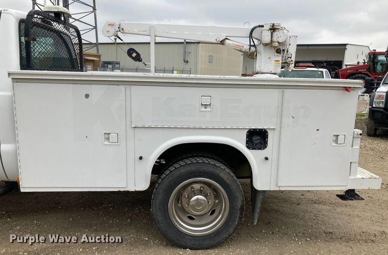 image for item HN9874 2004 Ford F450 Super Duty  utility / service truck