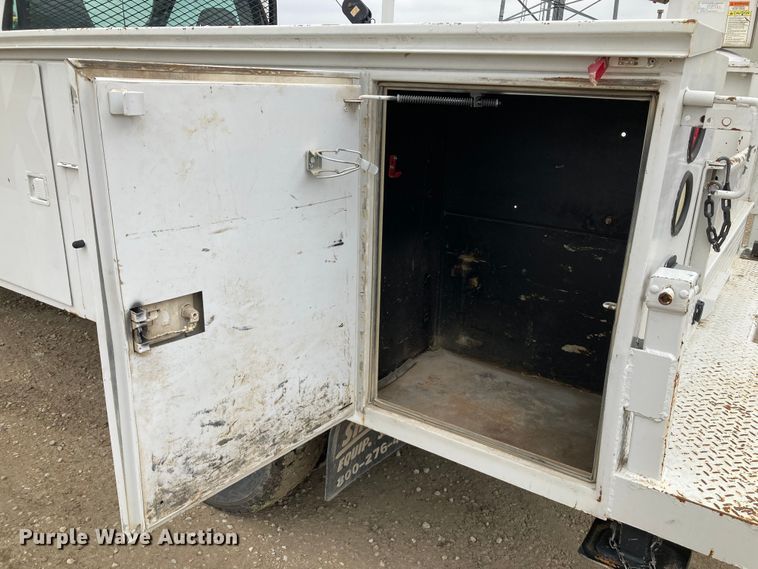 image for item HN9874 2004 Ford F450 Super Duty  utility / service truck