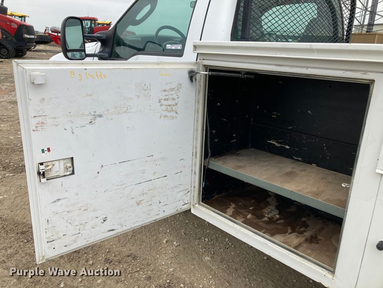 image for item HN9874 2004 Ford F450 Super Duty  utility / service truck