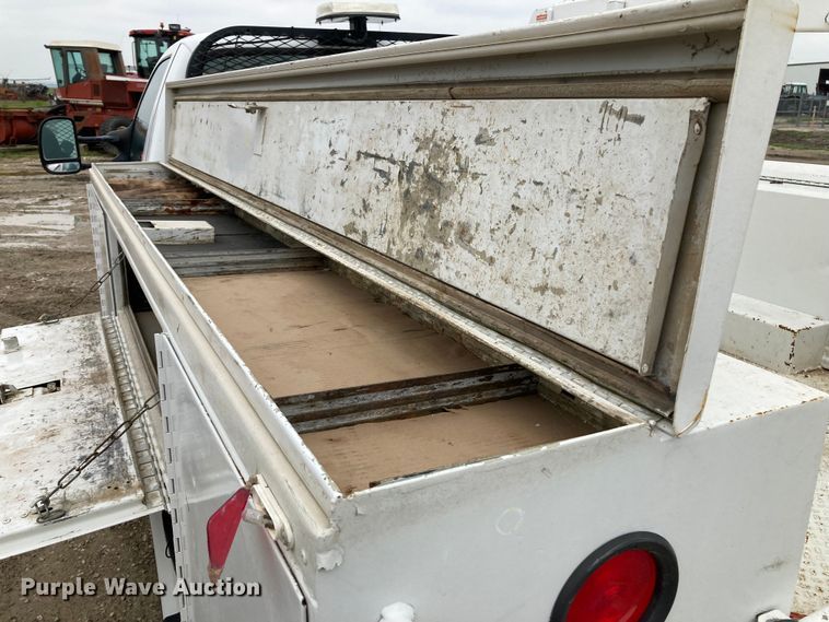 image for item HN9874 2004 Ford F450 Super Duty  utility / service truck